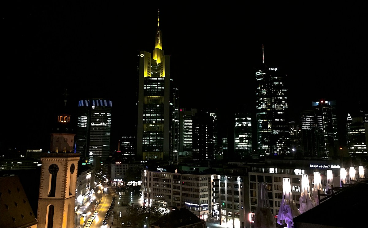 Frankfurter Skyline bei Nacht