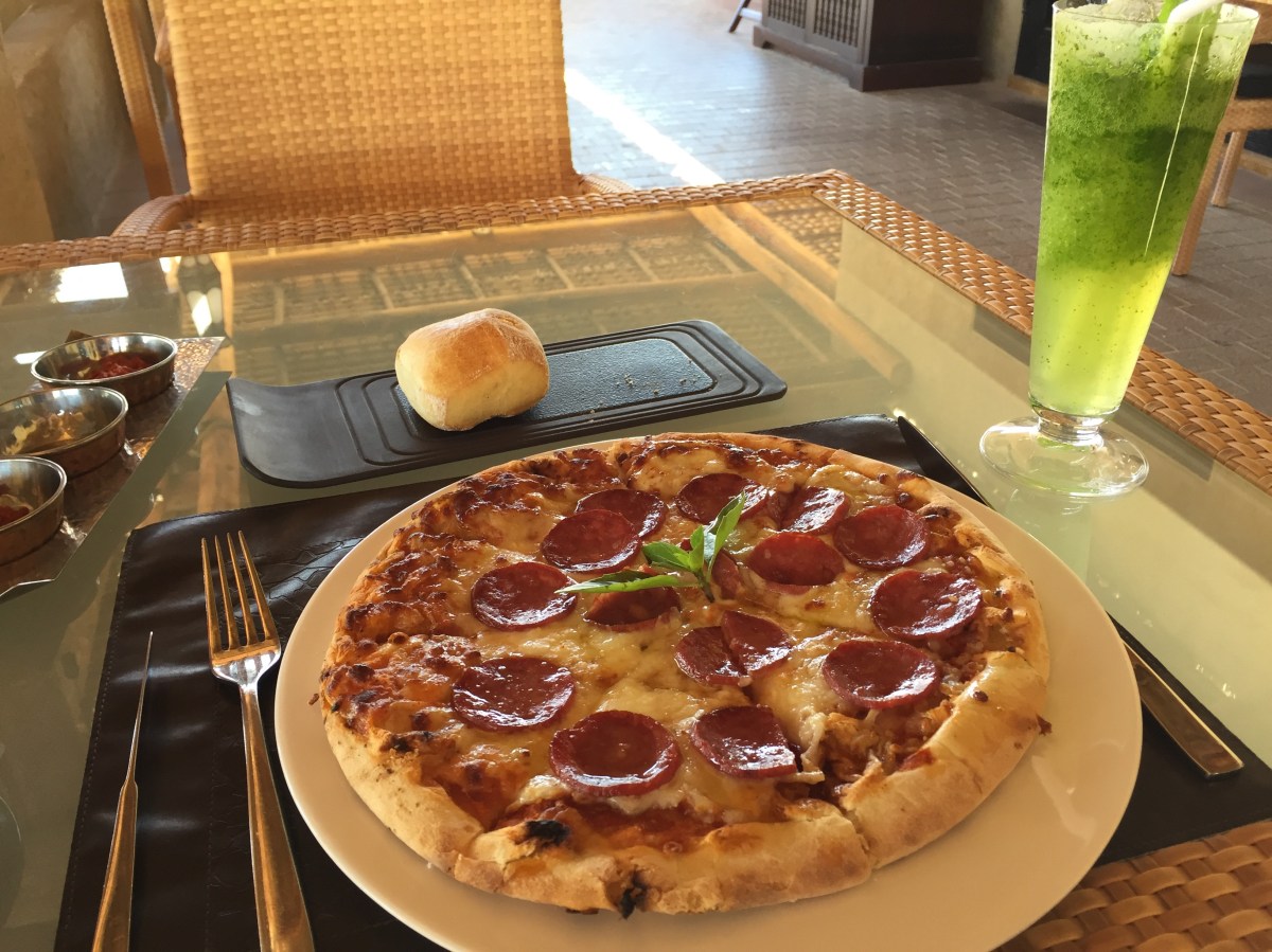 Pizza im Qasr Al Sarab