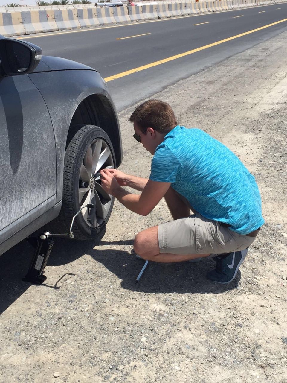 Reifenpanne VW Sirocco in der Wüste