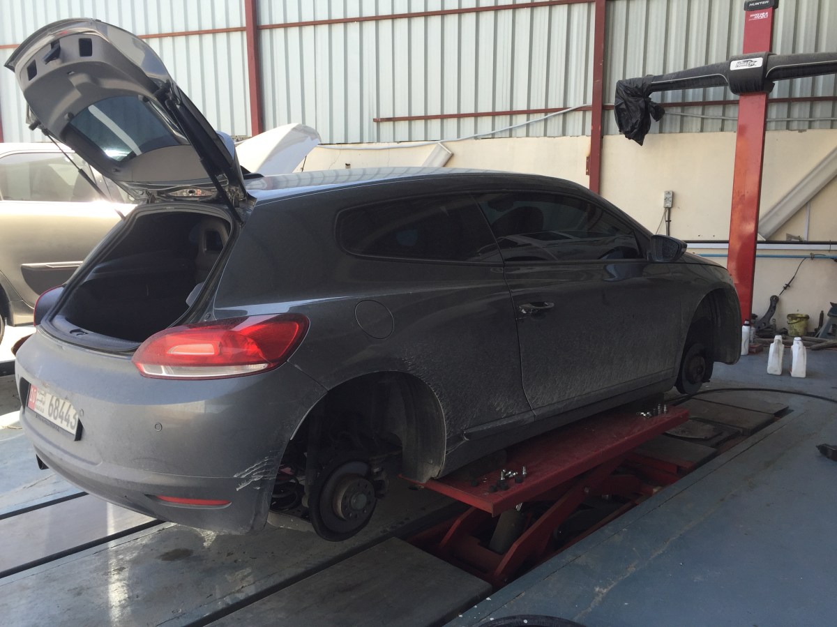 VW Sirocco in der Werkstatt