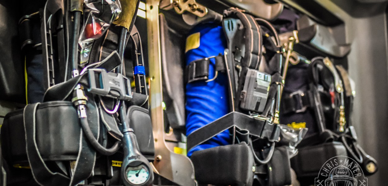 Atemschutzgeräte montiert im Fahrzeug